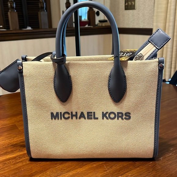 Michael Kors Mirella CrossBody with detachable strap - Picture 1 of 9